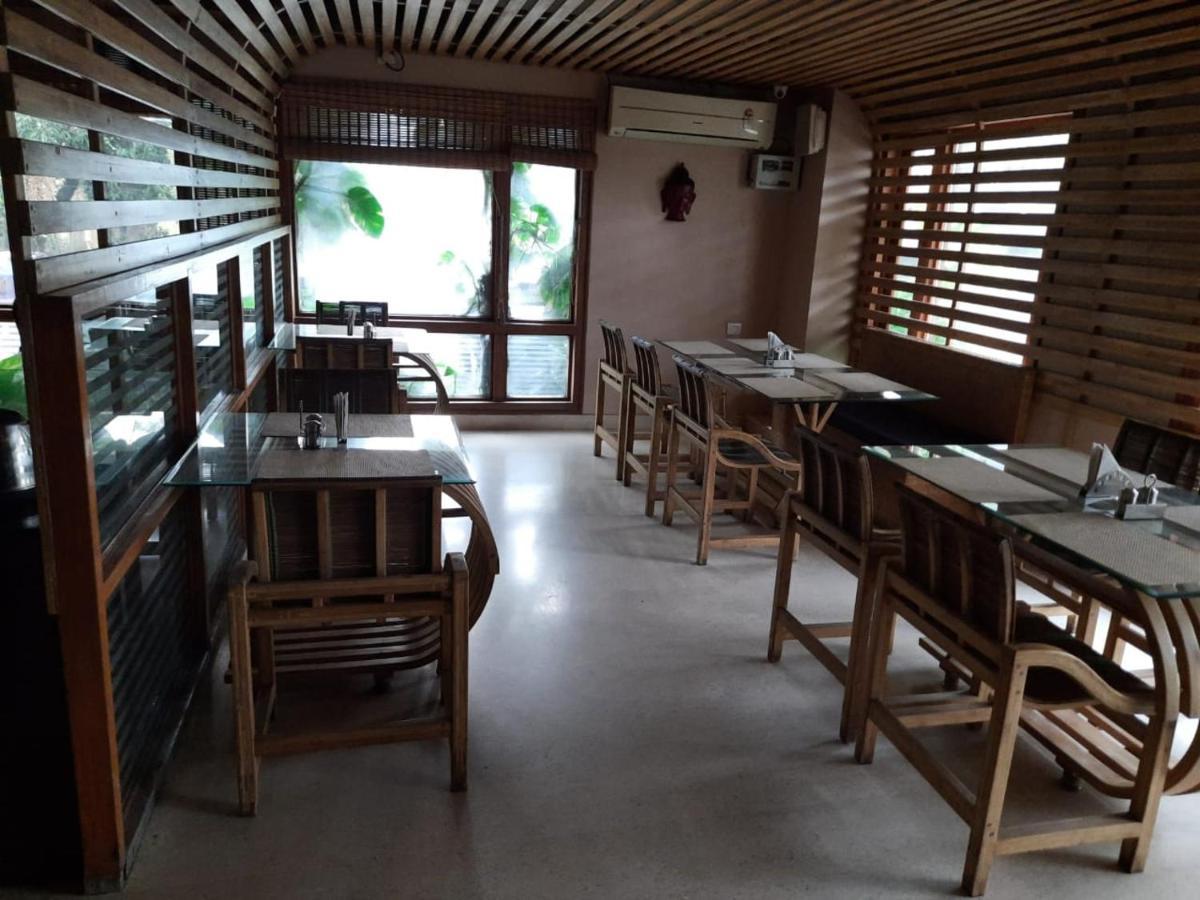 구와하티 레인스 인 B&B 외부 사진