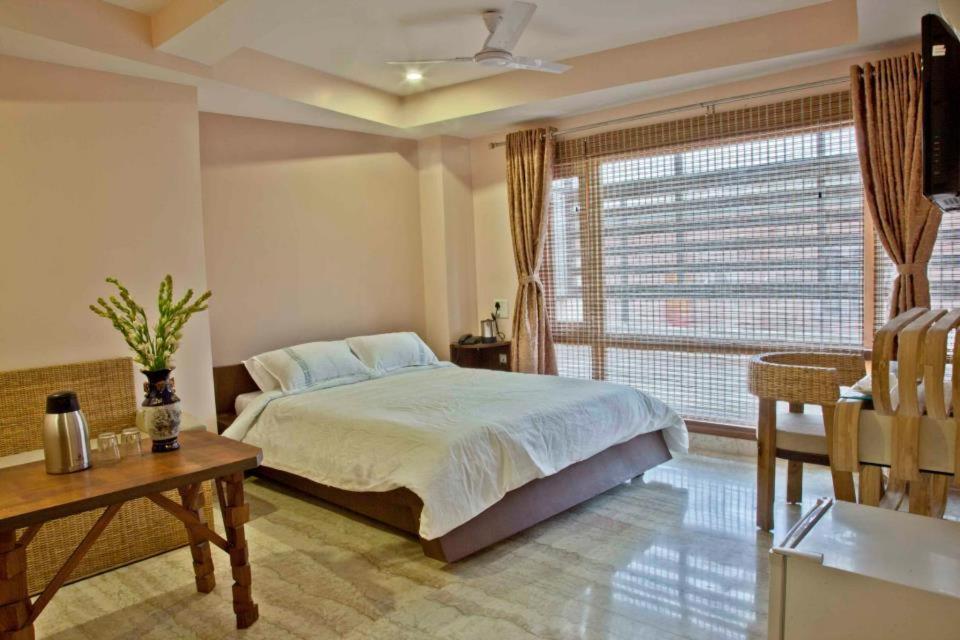 구와하티 레인스 인 B&B 외부 사진