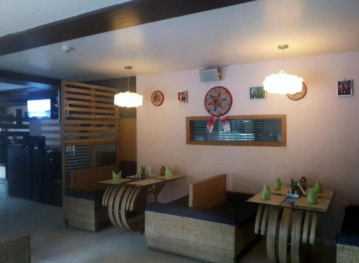 구와하티 레인스 인 B&B 외부 사진