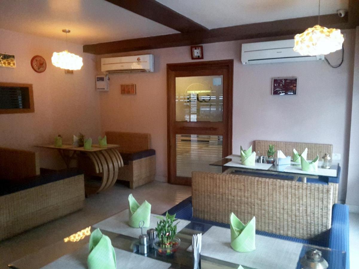 구와하티 레인스 인 B&B 외부 사진