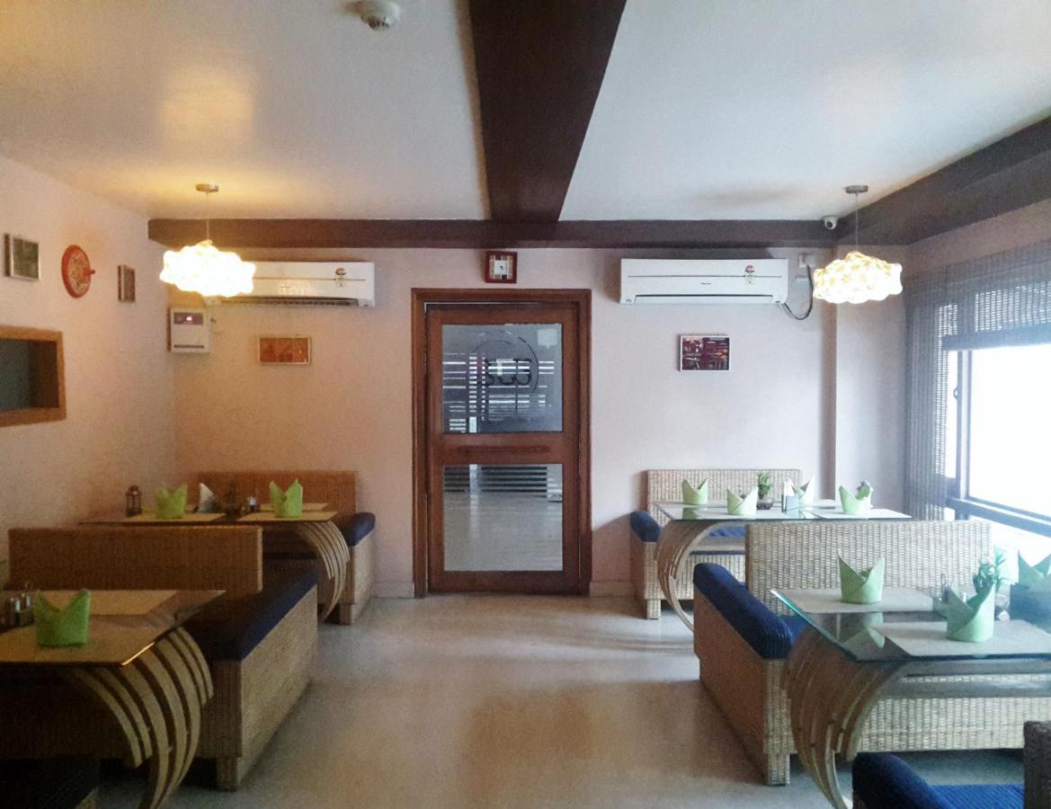 구와하티 레인스 인 B&B 외부 사진