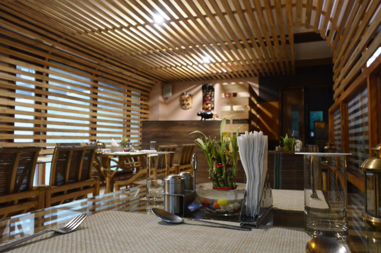 구와하티 레인스 인 B&B 외부 사진