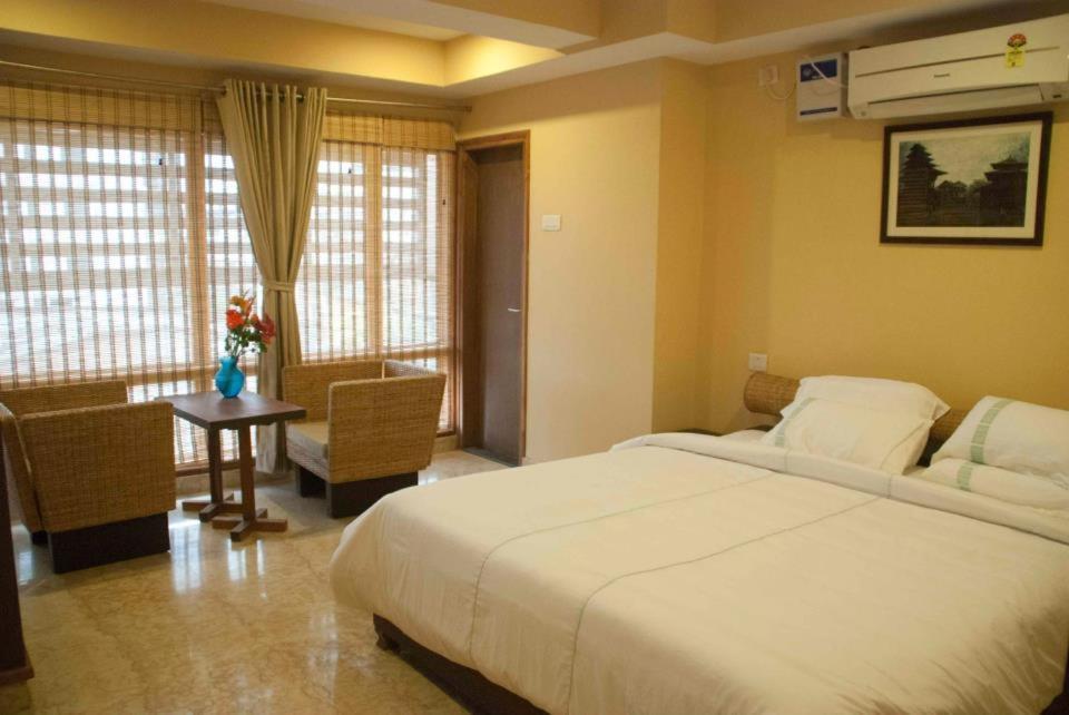 구와하티 레인스 인 B&B 외부 사진