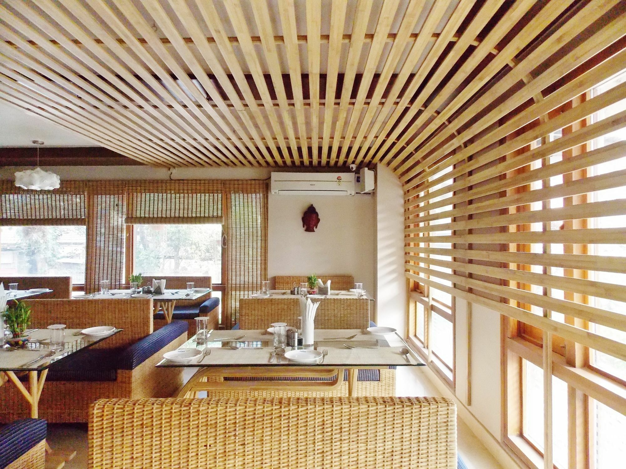 구와하티 레인스 인 B&B 외부 사진